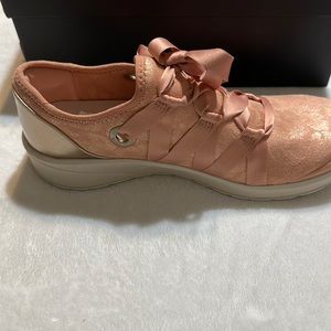 BZEES WOMANS SLIP ON WASHABLE SNEAKERS